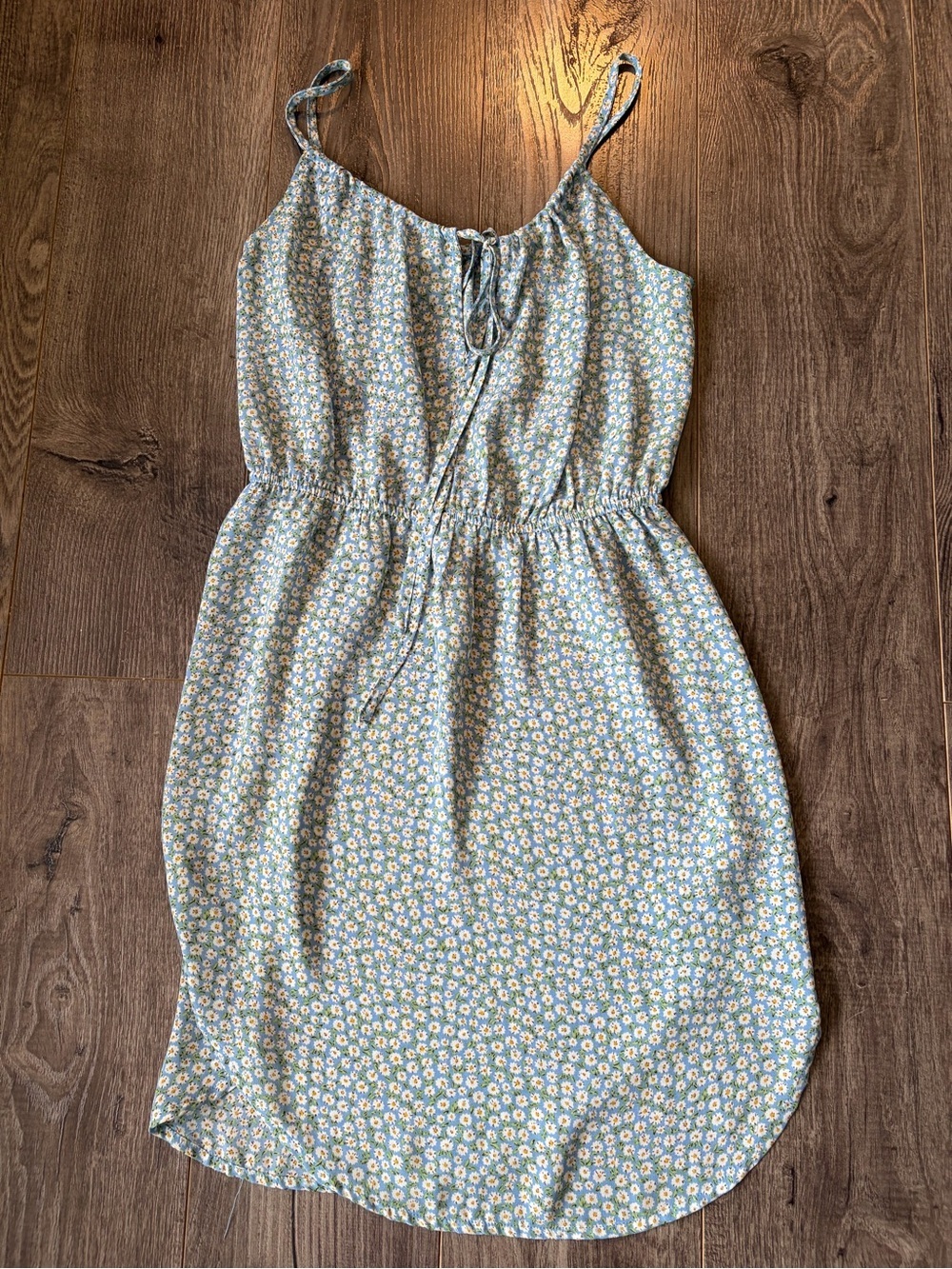 Light Blue Floral Spaghetti-Strap Mini Sundress w white daisy design